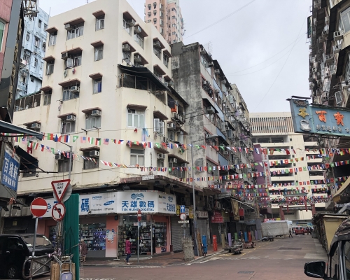 佐敦廟街相連唐樓放售。