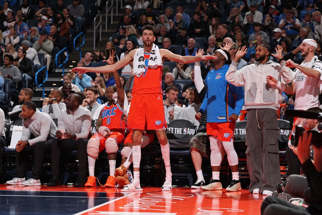 雷霪收起正选下，仍以49分之差大炒太阳。法新社