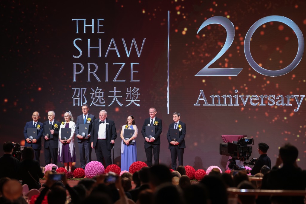 邵逸夫獎共設有3個獎項，除了天文學獎，還有生命科學與醫學獎及數學科學獎，每項獎金120萬美元。