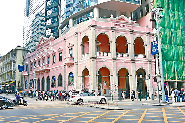 澳門財政局公布最新資料顯示，今年首9個月賭收達272.34億元澳門元，按年增加16.33%。