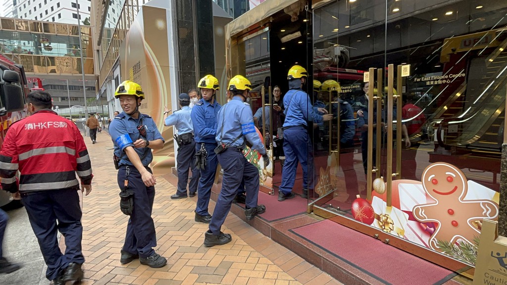 消防到場了解意外原因。楊偉亨攝