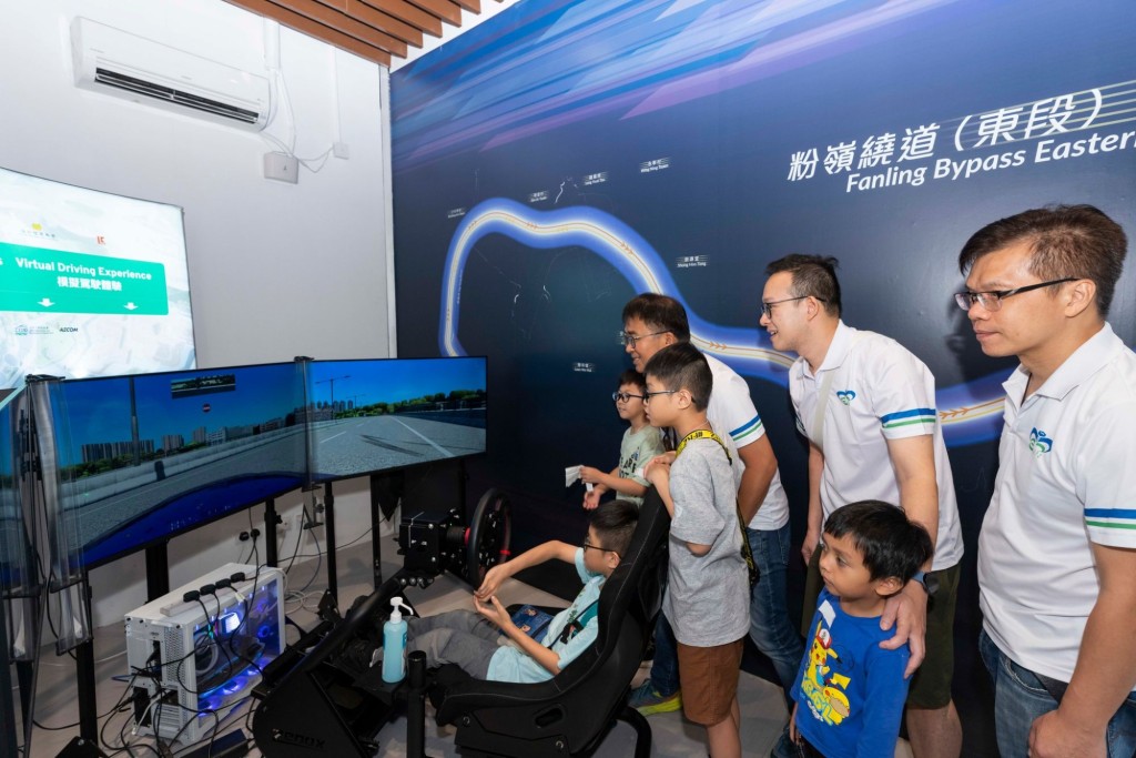 2023年開幕的粉嶺北社區聯絡中心，最受學生歡迎的就是模擬駕駛遊戲。甯漢豪網誌