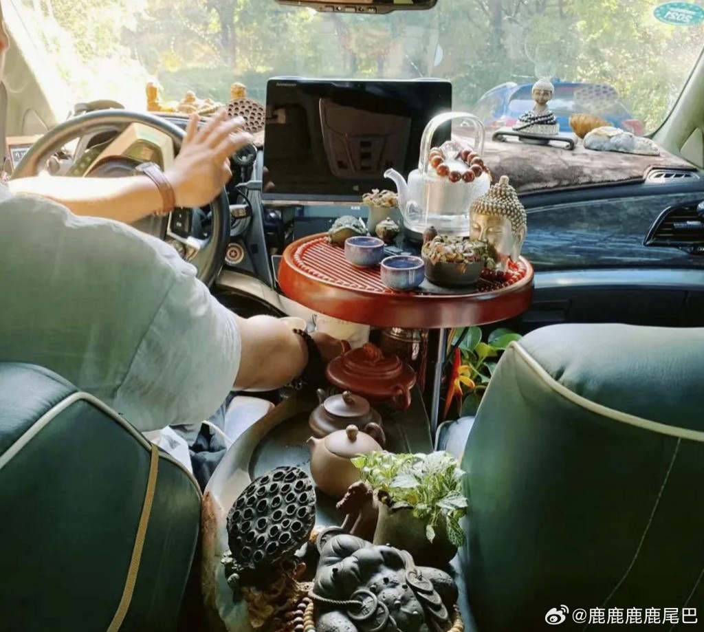 不少网约车也有兼售其他产品。微博