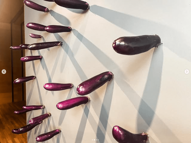 新加坡美術館有茄子藝術品遭民眾順手牽羊。ig@gajahgallery 新加坡美術館有茄子藝術品遭民眾順手牽羊。ig@gajahgallery