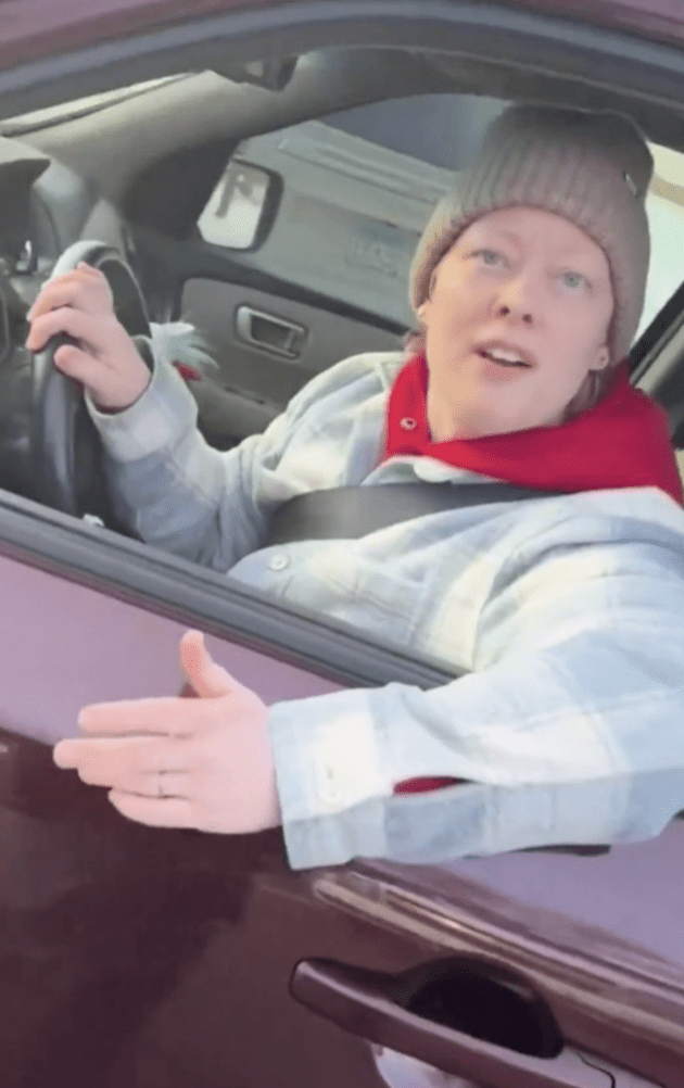 古德坐在駕駛席,對羅斯說:「沒關係,老兄,我沒生你的氣。」 古德坐在駕駛席,對羅斯說:「沒關係,老兄,我沒生你的氣。」