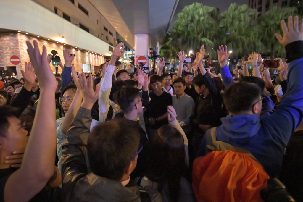 天水圍候任區議員召集在場候任區議員商討下一步行動