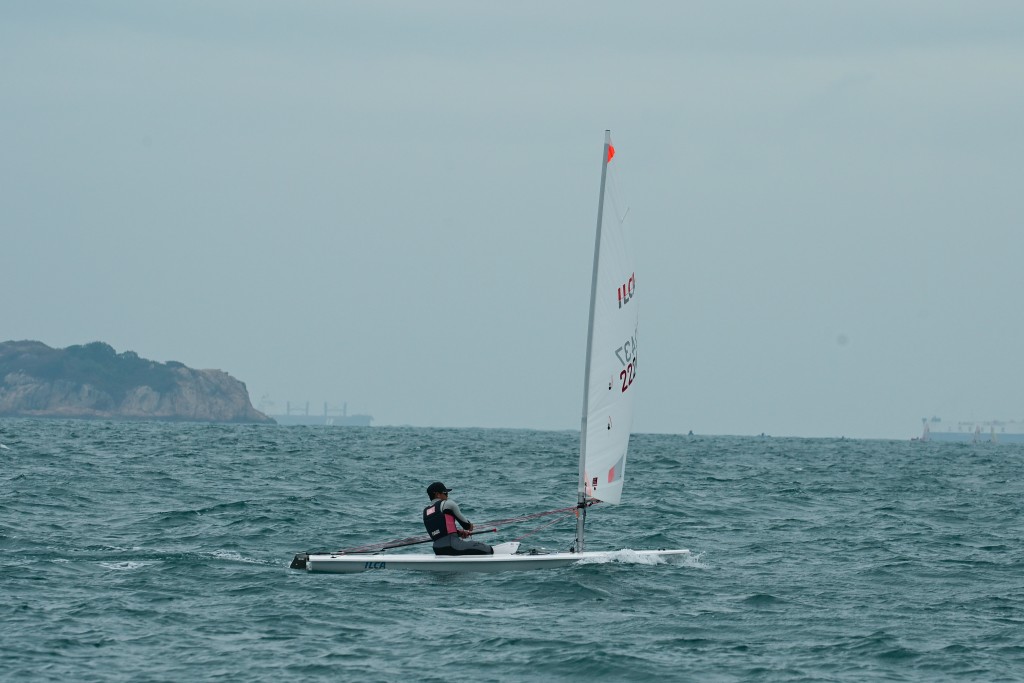 Thiago在ILCA4組別中高居第2名，於本地選手中排名第1。攝影：魏國謙
