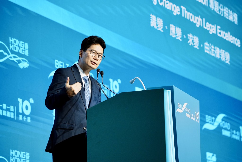 財經事務及庫務局副局長陳浩濂預計，本港資產管理規模在一至兩年內將超越瑞士，成為全球最大財富管理中心。