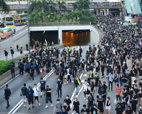 有市民在將軍澳及港島西發起遊行。資料圖片