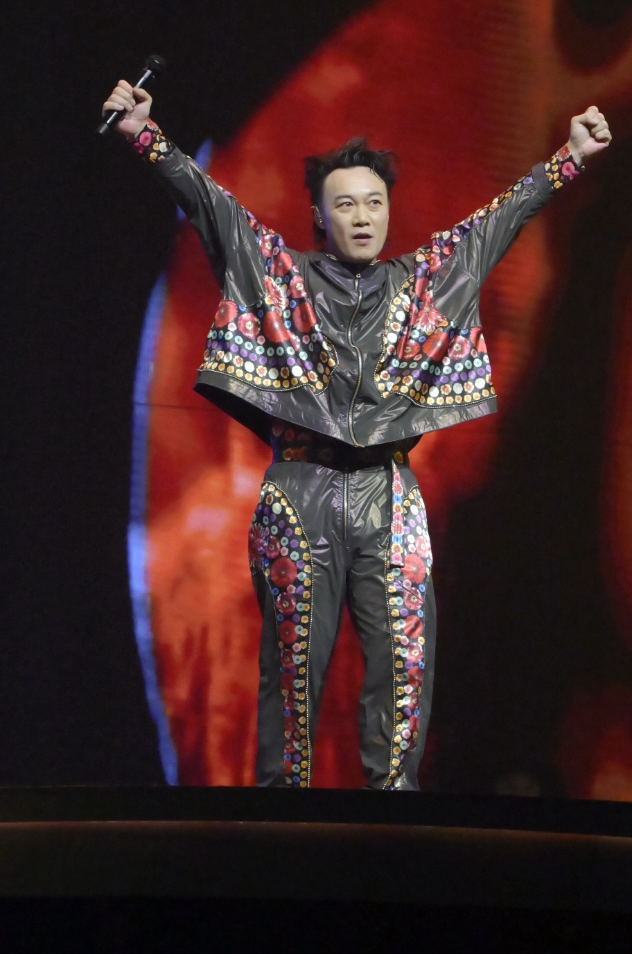 陈奕迅去年12月于红馆举行了27场演唱会。