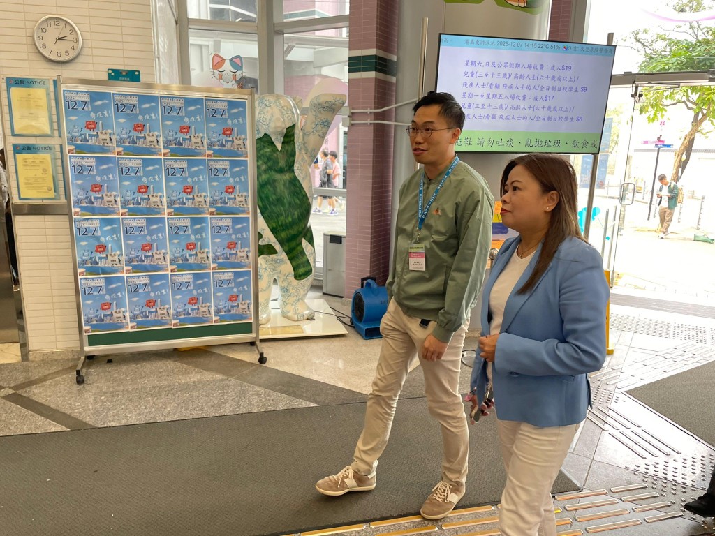 羅淑佩今日下午亦去了位於西灣河的港島東體育館，以及九龍灣的東九文化中心視察票站運作情況。羅淑佩FB圖片