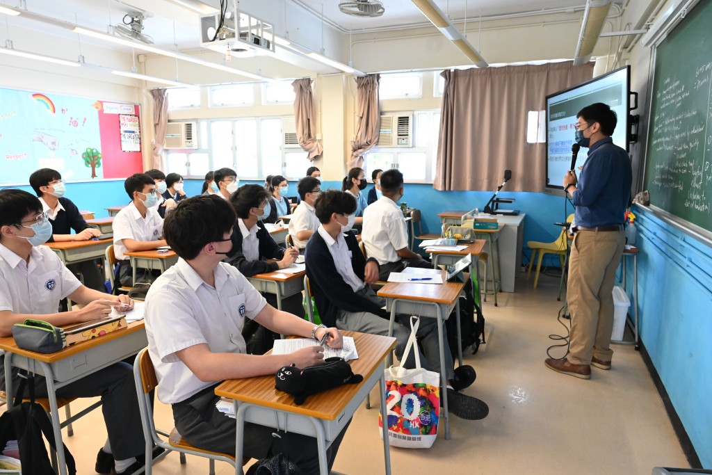 最近学界反映人才计划带动内地新来港学生申请插班，或有望缓解杀校潮。 资料图片