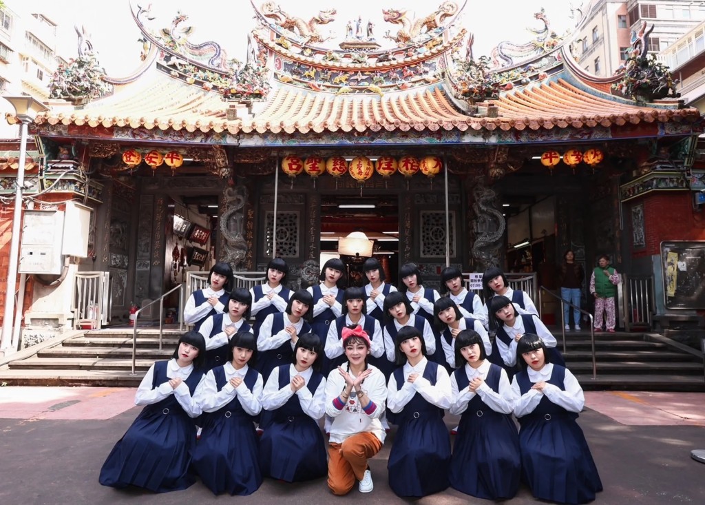 就连日本舞团Avantgardey去台湾亦去著名庙宇前跳《保庇》，王彩桦也有参加。