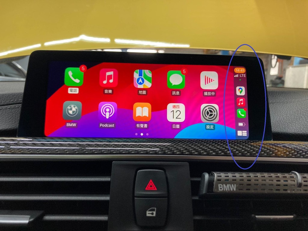 经修正后，宝马房车的iDrive多媒体显示屏回复右軚车制式（圆圈）。