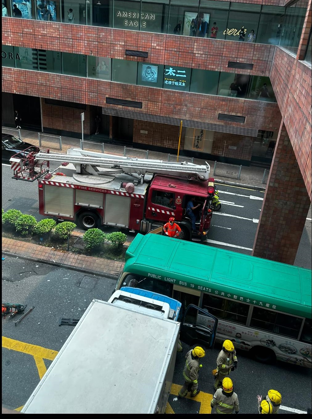 消防到場救援。fb:香港突發事故報料區