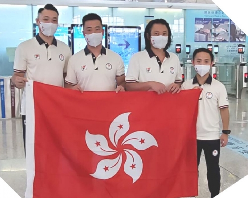 港殘奧羽毛球隊出發到東京備戰。左一為陳浩源,右一為朱文佳。香港殘疾人奧委會暨傷殘人士體育協會fb圖片
