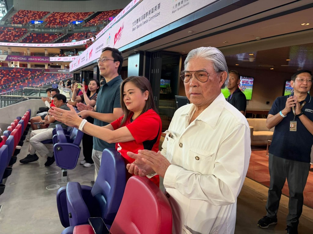 羅淑佩感歎,港隊球員全力奔跑拚搏,球迷亦全程傾力打氣,整體氣氛一流。羅淑佩fb 羅淑佩感歎,港隊球員全力奔跑拚搏,球迷亦全程傾力打氣,整體氣氛一流。羅淑佩fb