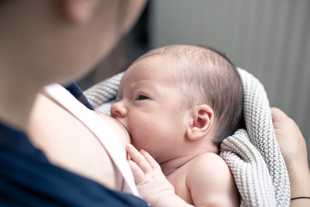 乳腺炎困擾不少哺乳媽媽，也有不少媽媽因塞奶而有梁諾妍Inez的情況。（圖片來源：FreePik）