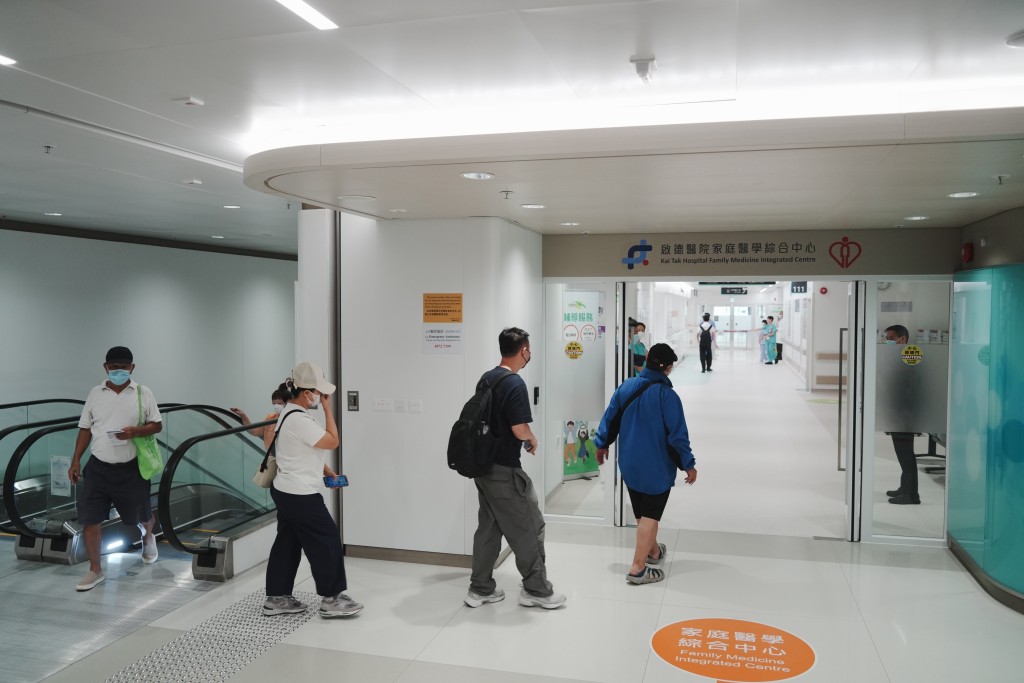 亦有特地到啟德醫院探路的病人家屬認為，啟德醫院交通配套仍有待改善。