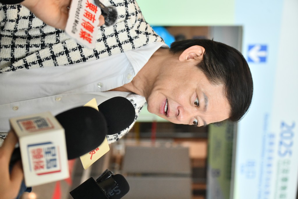 莫華倫認為,今年投票方便,又稱自己為文化界,希望下一屆立法會可撥更多資源到其界別。 莫華倫認為,今年投票方便,又稱自己為文化界,希望下一屆立法會可撥更多資源到其界別。