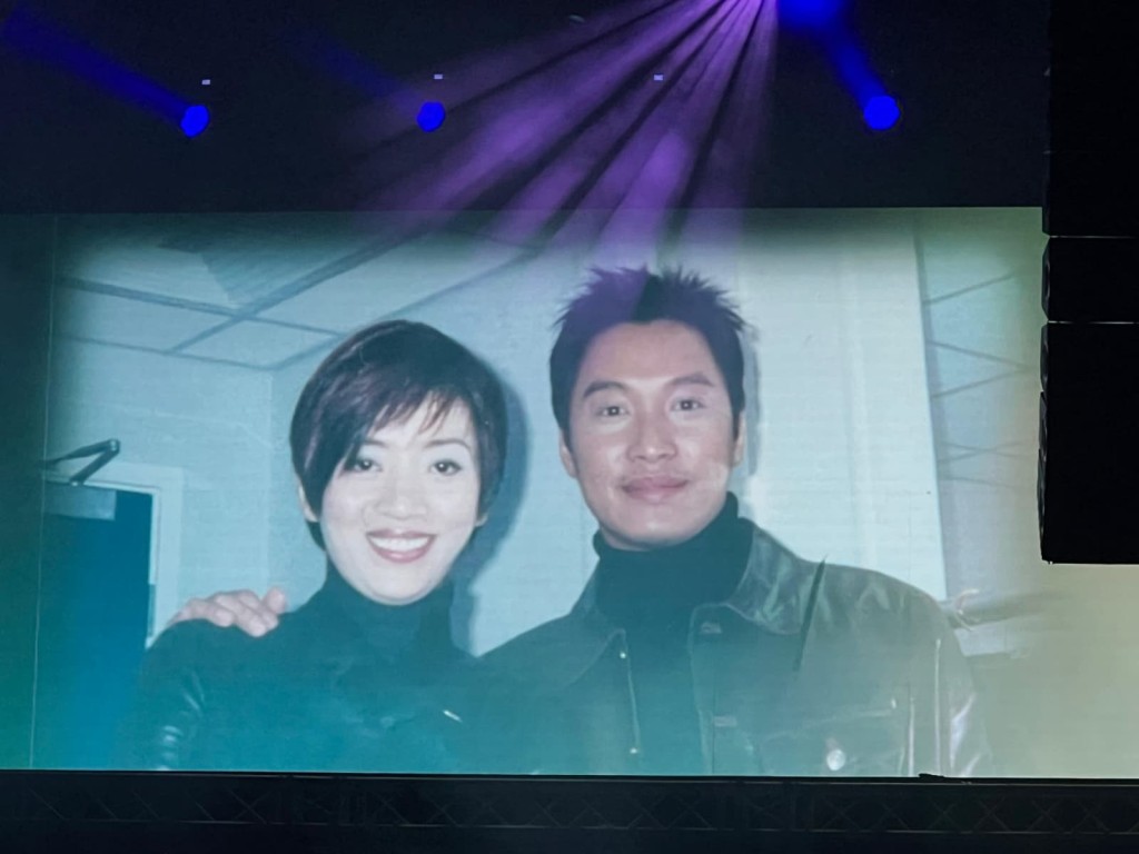 譚耀文懷念師傅梅艷芳。 譚耀文懷念師傅梅艷芳。