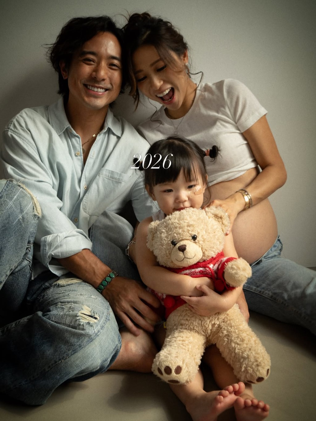 林德信老婆早前挺巨肚上載一家三口美照。 林德信老婆早前挺巨肚上載一家三口美照。