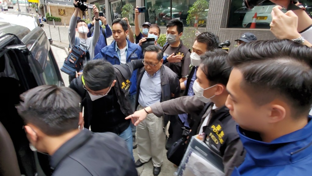 何俊仁涉嫌保釋期間干擾證人被國安處拘捕。楊偉亨攝