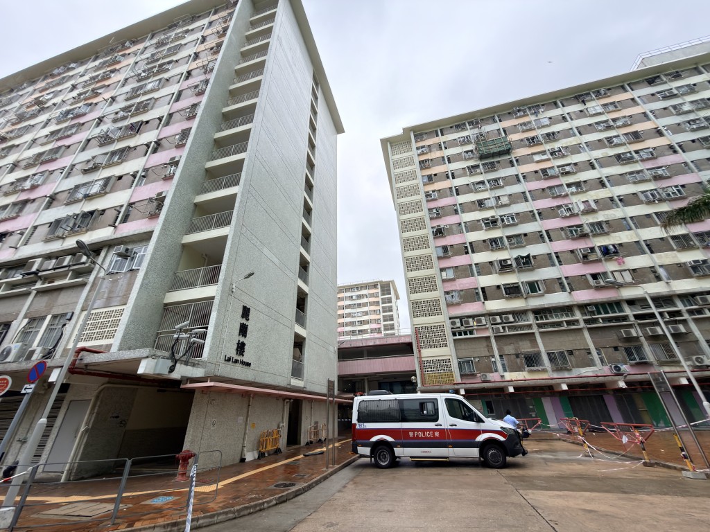 麗閣邨麗蘭樓男子墮樓亡。梁國峰攝 麗閣邨麗蘭樓男子墮樓亡。梁國峰攝