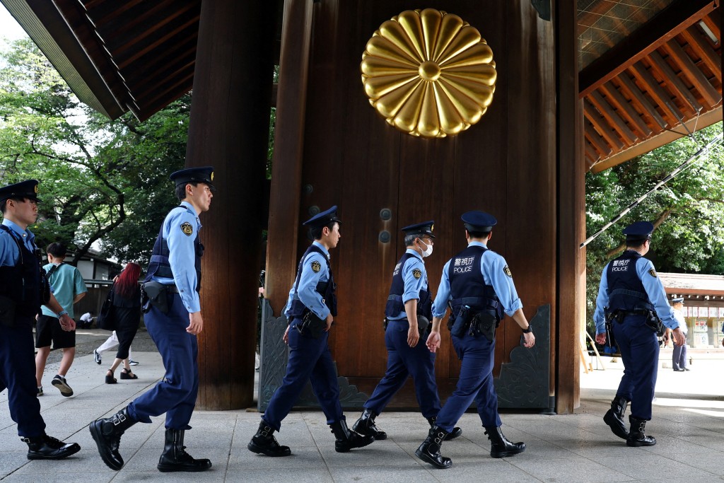 靖國神社位於東京千代田區，神社內供奉有包括東條英機在內的14名二戰甲級戰犯。路透社