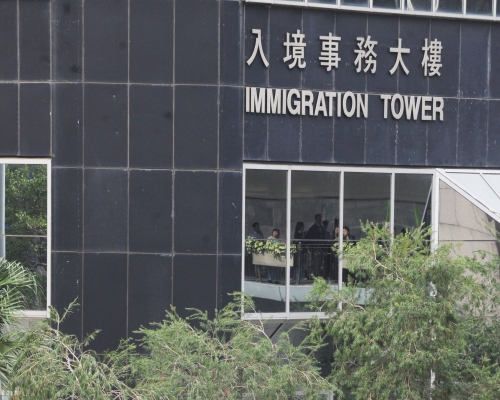 入境處「曙光行動」中,有28名黑工及僱主被捕。資料圖片