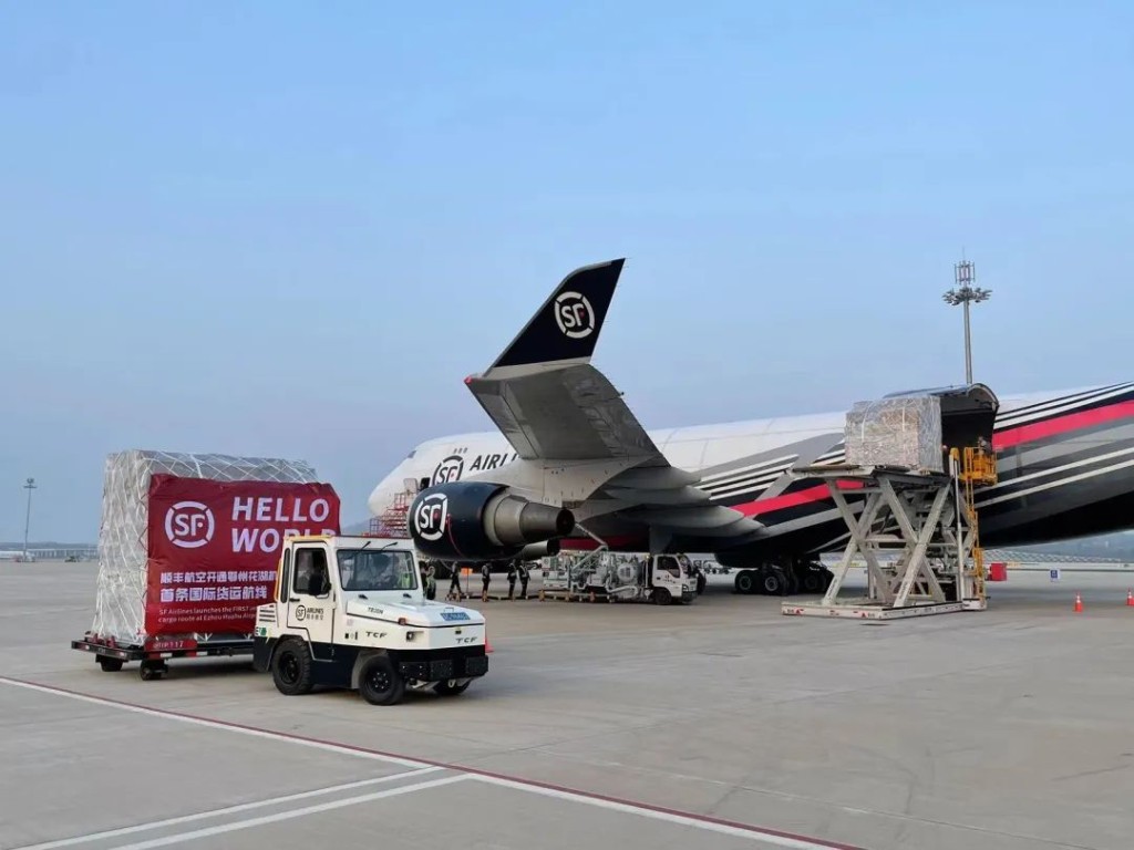 順豐航空採用SAF後,相比傳統航空燃料可減少約90%的溫室氣體排放。資料圖片 順豐航空採用SAF後,相比傳統航空燃料可減少約90%的溫室氣體排放。資料圖片
