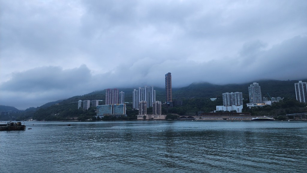 市區最高氣溫約32度。黎志偉攝 市區最高氣溫約32度。黎志偉攝