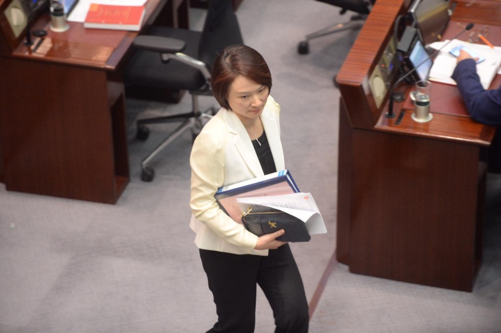 李慧琼決定轉房繼續會議