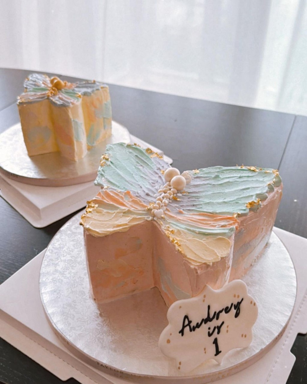 陳柏宇的好友為Audrey親手整生日蛋糕。