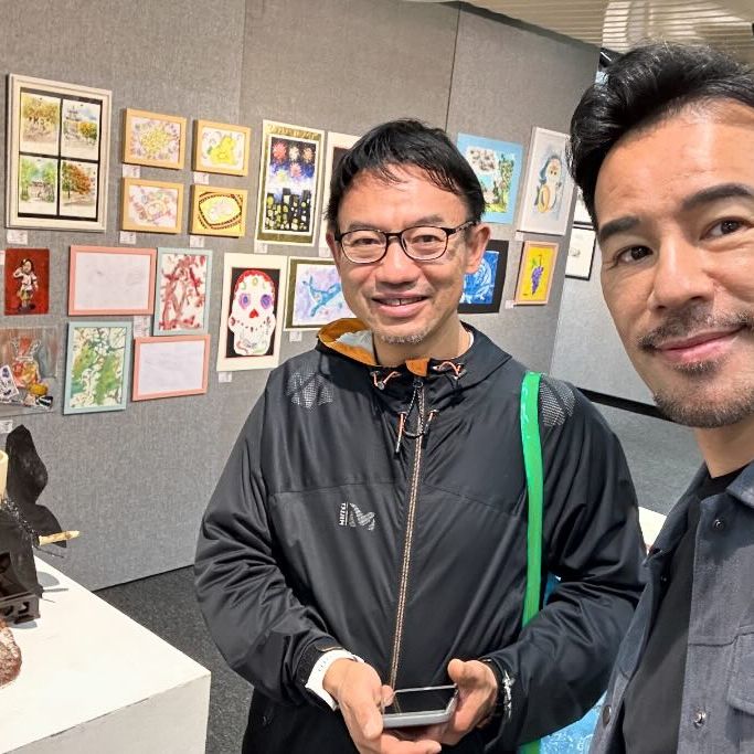 徐荣曾指其哥哥有参加艺术作品展。