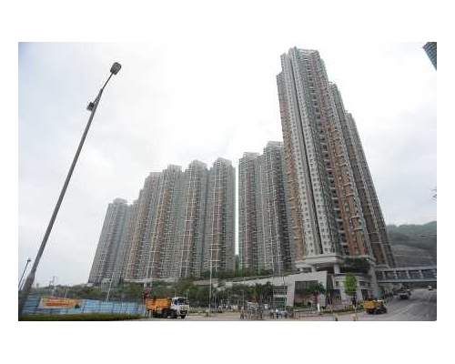 維景灣畔兩房「九球」易主。