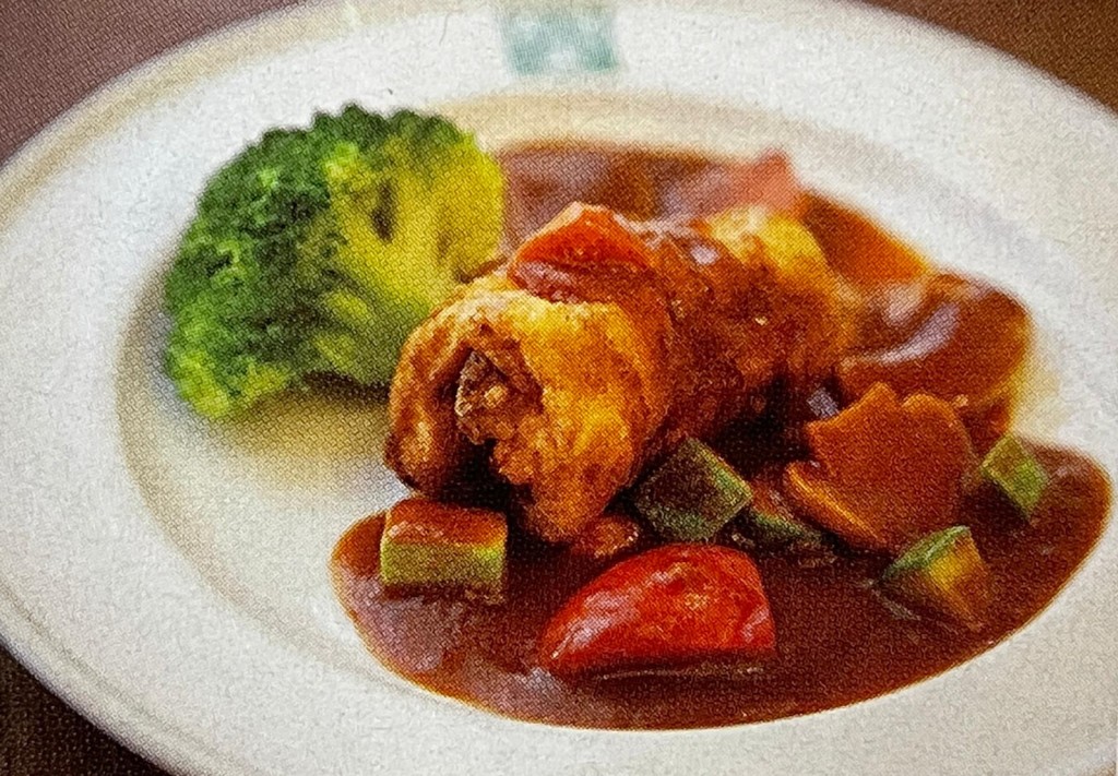 太平館推出兩份套餐，包含多款經典菜式，如瑞士雞翼、卷筒石斑、囉利臣牛柳及焗蟹蓋等。東周刊圖片