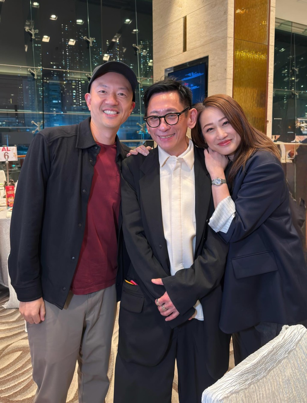 夏竹欣和丈夫跟上司合照。 夏竹欣和丈夫跟上司合照。