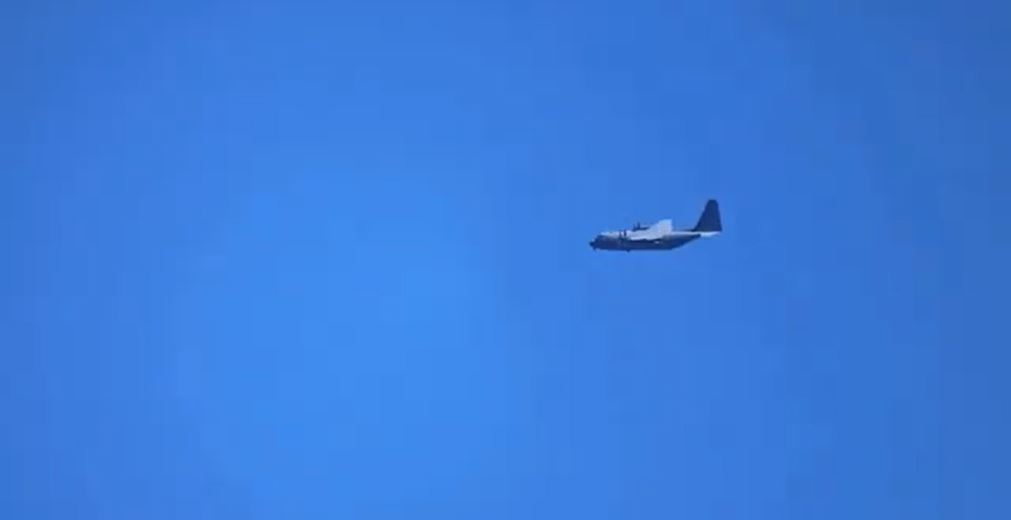 視頻中可以看見一架美軍AC-130J戰機。