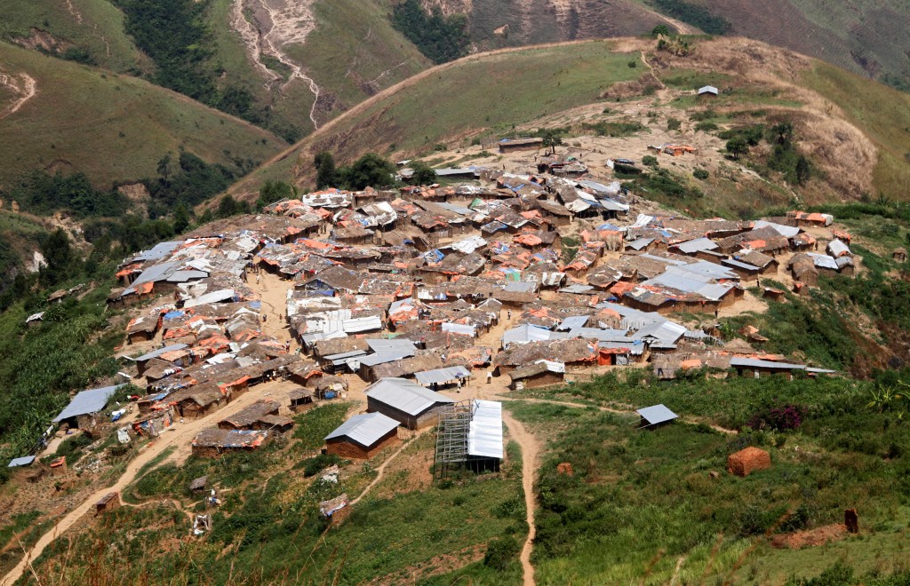 剛果（金）南基伍省一個金礦附近的村莊全景。 路透社