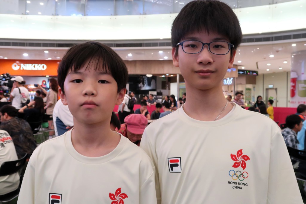 国际象棋香港代表11岁的李奕衡（左）及14岁的高家瀚。（陆永鸿摄） 陆永鸿摄