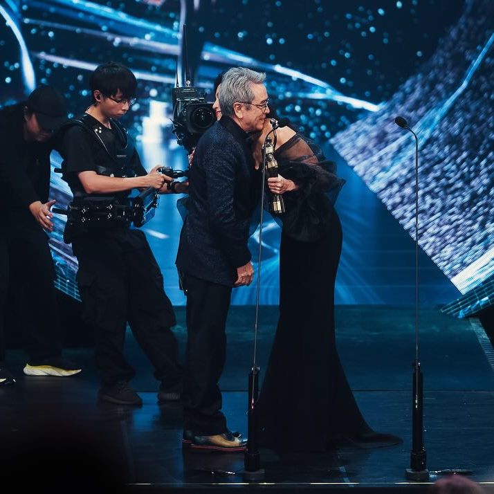 林熙蕾早前在香港电影金像奖颁“最佳男配角”给姜大卫，获观众大赞。