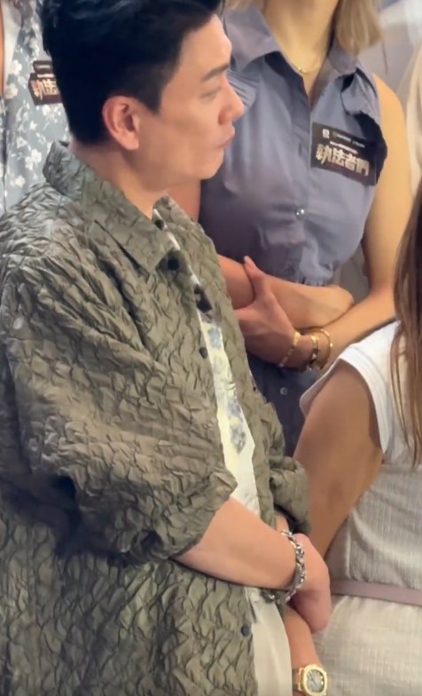 黃宗澤早前出席活動,大騷名錶、手鏈近300萬行頭。 黃宗澤早前出席活動,大騷名錶、手鏈近300萬行頭。