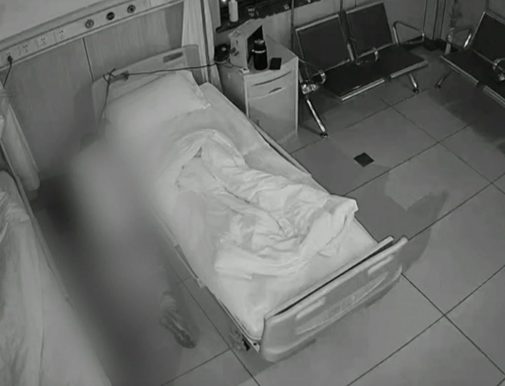 魏男用连接医疗仪器的电线套住颈部并自病床坠下。观察者网