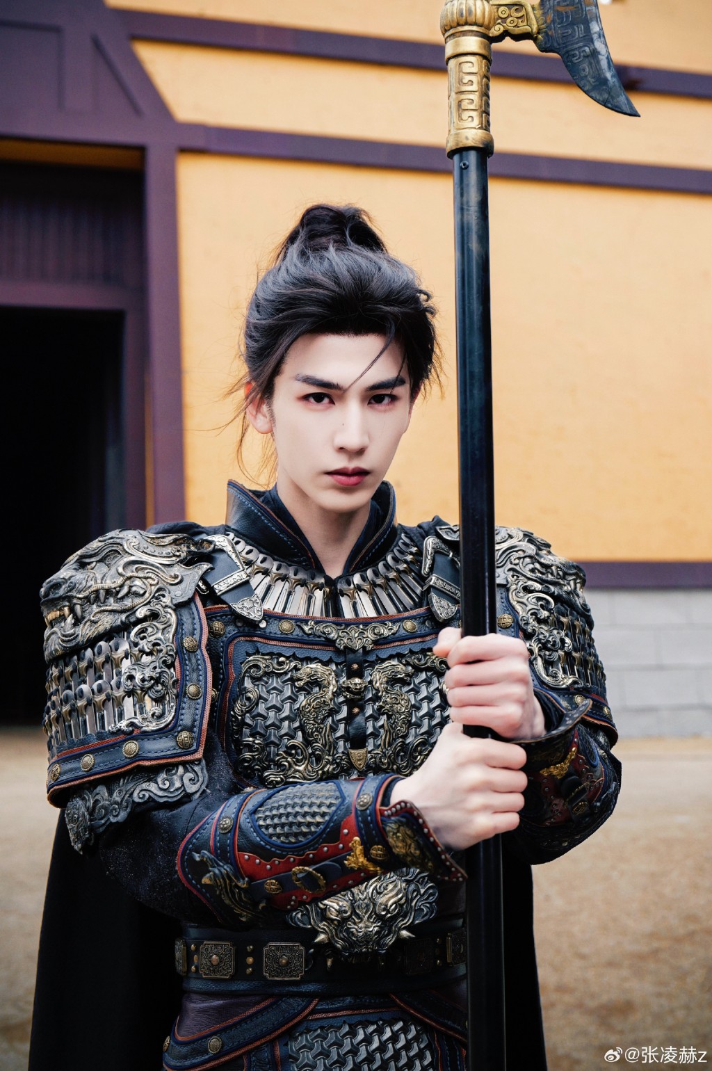 大陸男星張凌赫因主演電視劇《逐玉》走紅。 微博