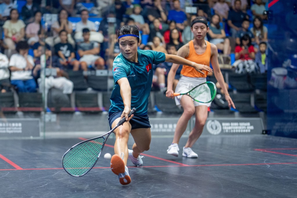 李嘉兒(前)在決賽勝香港一姐何子樂(後)。香港壁總提供 李嘉兒(前)在決賽勝香港一姐何子樂(後)。香港壁總提供