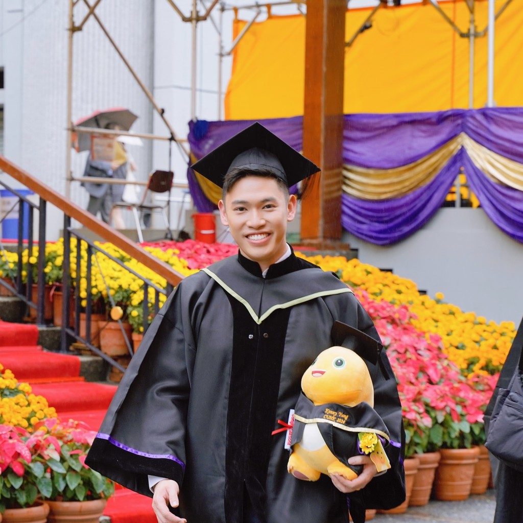容家耀取得香港中文大學企業傳播社會科學碩士。 容家耀取得香港中文大學企業傳播社會科學碩士。