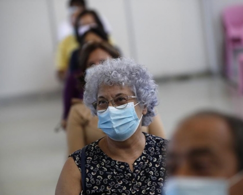 英國昨日新增26,068宗新冠肺炎確診個案,14宗死亡個案。美聯社資料圖片
