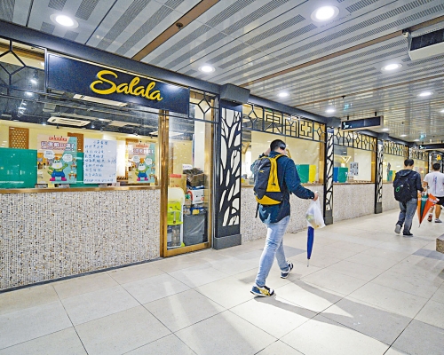 ■染疫機場貨運工曾到訪的大圍新翠商場Salala泰國餐廳,於昨晚如常營業。