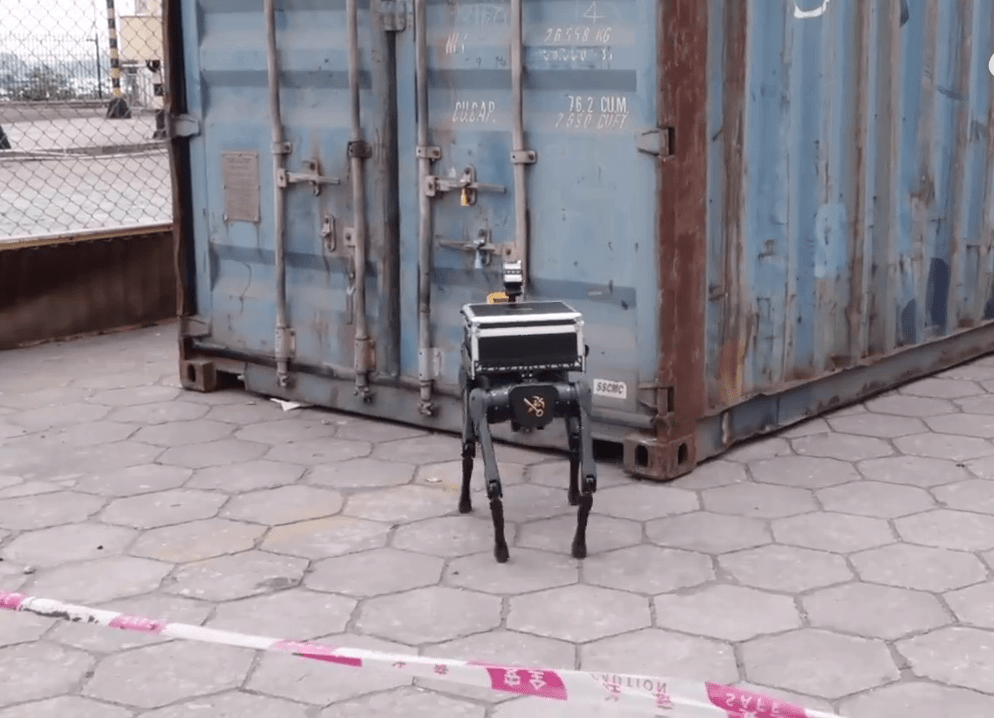 全國海關首個輻射探測「機械狗」在廣州投入使用。 全國海關首個輻射探測「機械狗」在廣州投入使用。